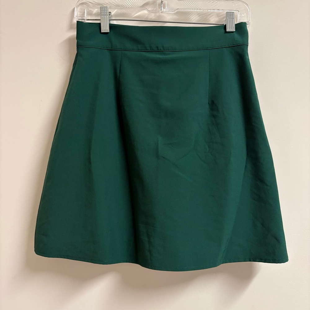 Women’s Green Golf Skirt with Front Slit - Picture 8 of 8